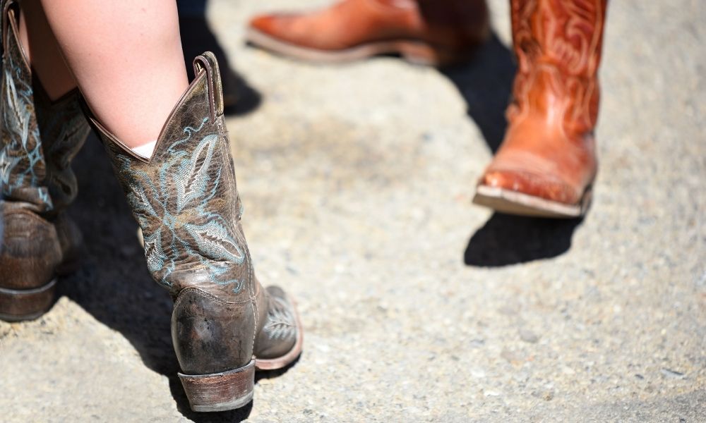 Top Reasons Why People Choose To Wear Cowboy Boots – Country View