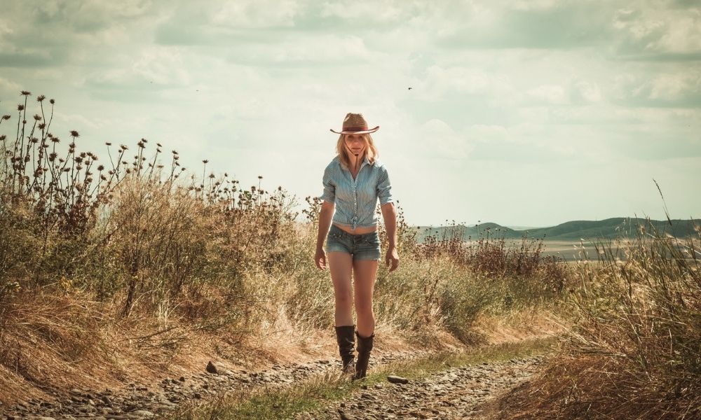 6 Fashionista Tips: How To Wear Cowgirl Boots in Summer
