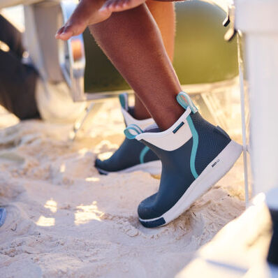 XTRATUF WOMEN'S 6 IN ANKLE DECK BOOT SPORT STORMY BLUE XADSW109