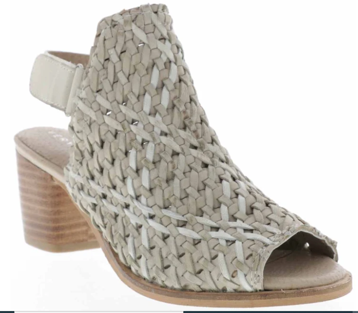 Women's Very Volatile Brinkley Stone Woven Opened Toed Sandal w/ Strap